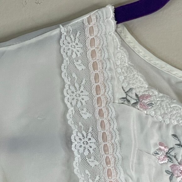 Barbizon Vintage Silky Satin Nightgown Large Floral Embroidered Lace Trim Dainty - Picture 4 of 14